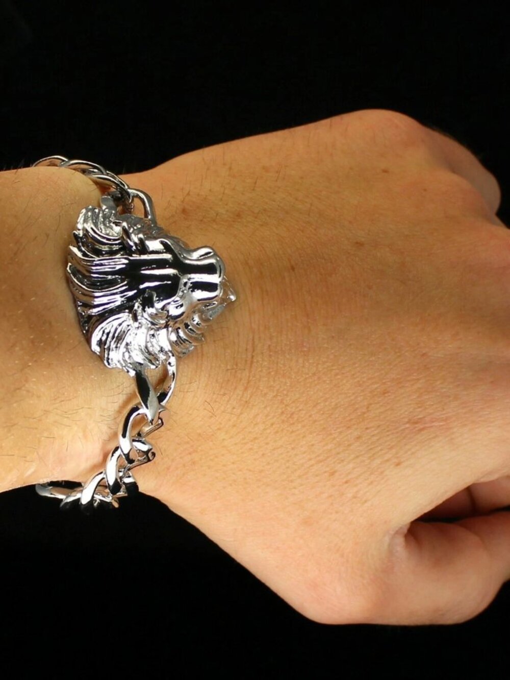 Silver-Tone Lion CZ Cuban Link Bracelet – 8.5 Inches